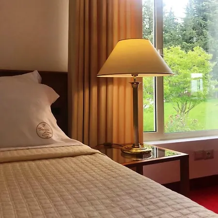 Chateau Linza Hotel 4*