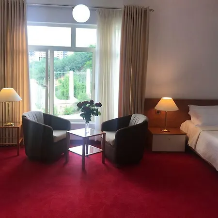 Chateau Linza Hotel 4*